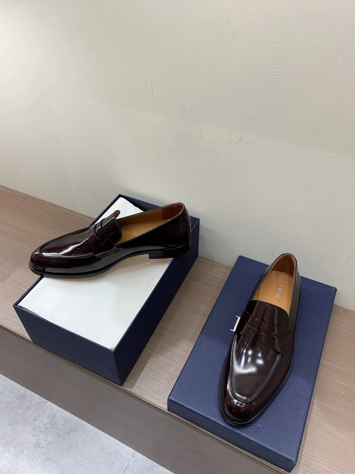 [Dior] Top P: 960💰 Standard code 39-44 (38.45.46 custom-made, non-returnable and non-exchangeable) Dior Dior's latest high-end men's boutique casual leather shoes, imported cowhide upper, water-dyed cowhide lining, imported leather outsole, perfect details are impeccable.